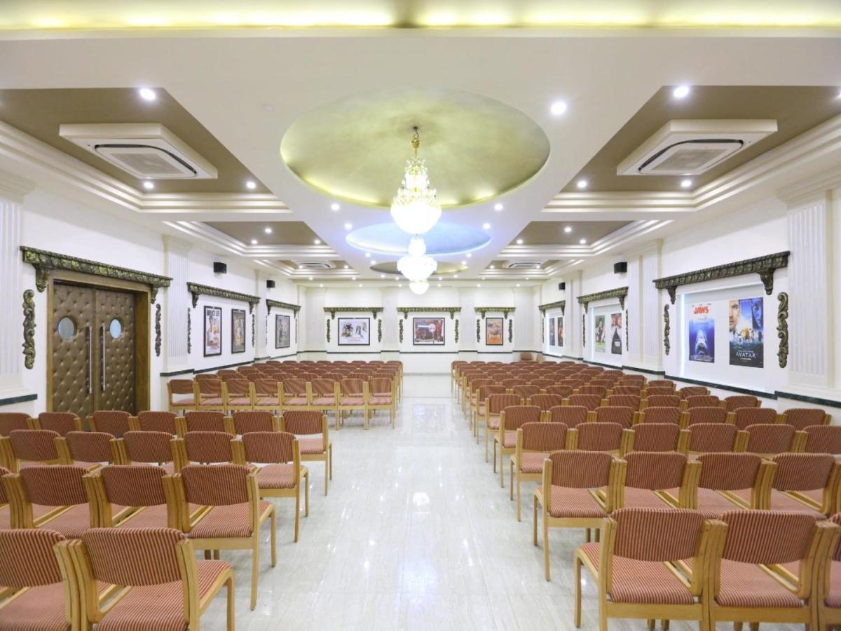 Cinemascope An Apart Hotel Ченай Екстериор снимка