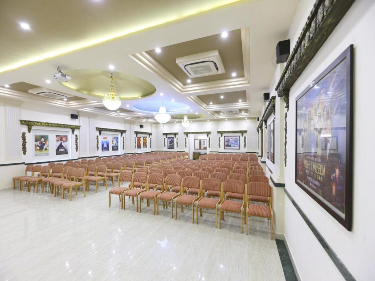 Cinemascope An Apart Hotel Ченай Екстериор снимка