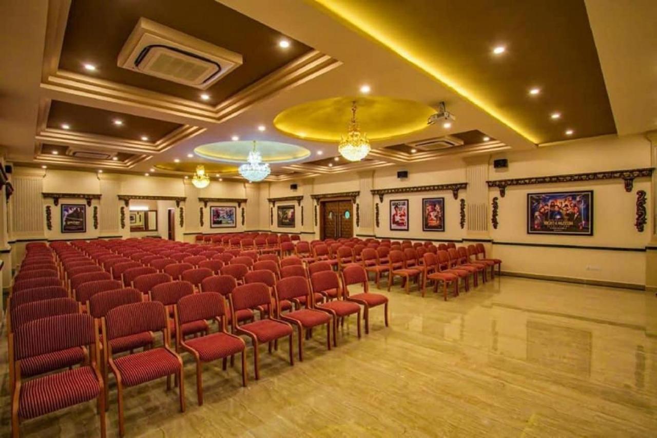Cinemascope An Apart Hotel Ченай Екстериор снимка